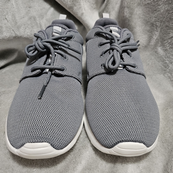 Nike Rosche One Cool Grey Pure Platinum NIB 844994 003 Womens 9 - Picture 3 of 9